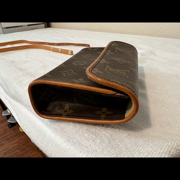 Pre-owned Louis Vuitton Florentine Pochette Monogram Canvas - Picture 5 of 16